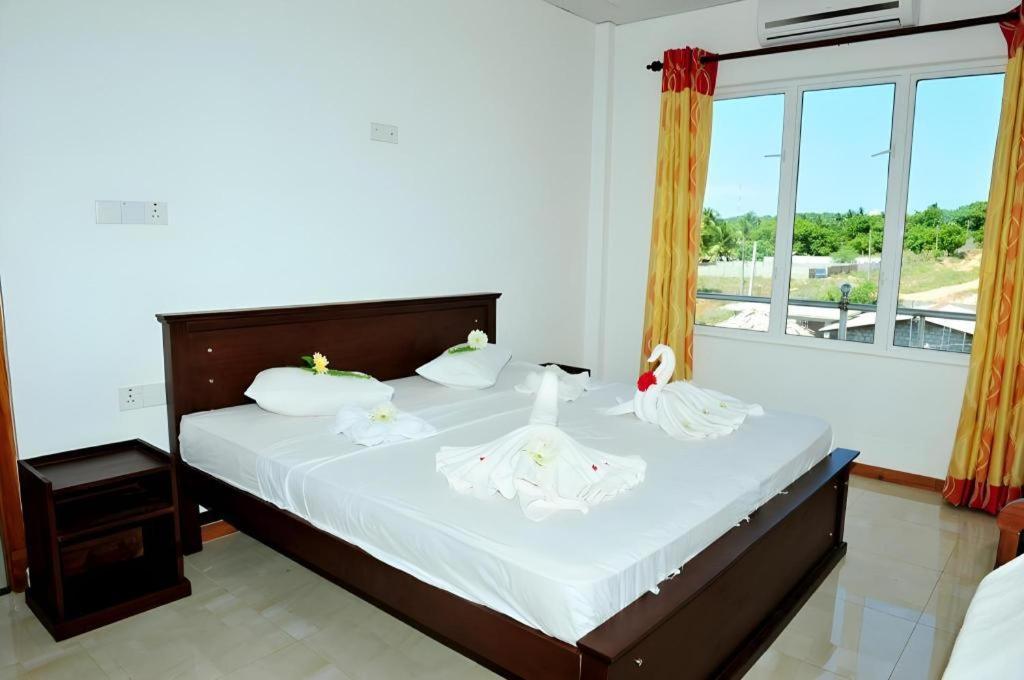 Hotel Glee Trincomalee Exterior foto